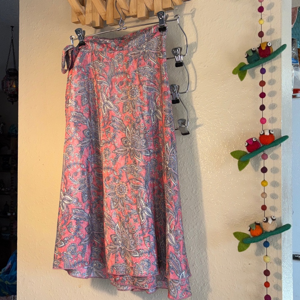 NWOT KARMA HIGHWAY true wrap skirt OSFM. Beautiful slinky material with Paisley’ - Picture 7 of 11
